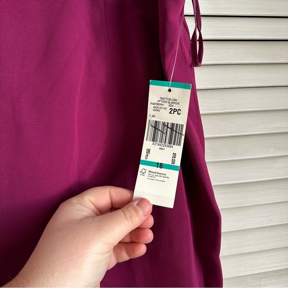 Size 16 - Le Suit - Raspberry - Picture 5 of 6